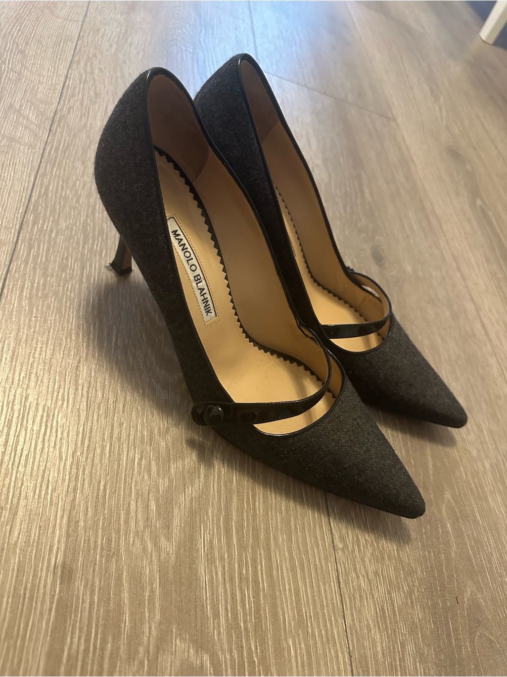 Manolo Blahnik Charcoal Gray Black Felt Mary Jane Pointed-Toe Pumps